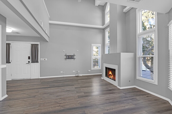 Building Photo - 730 Hamilton Ct