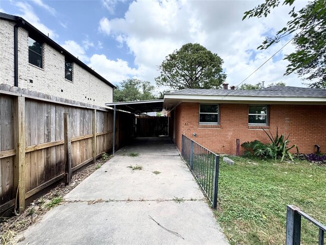 Building Photo - 7905 Turquoise Ln