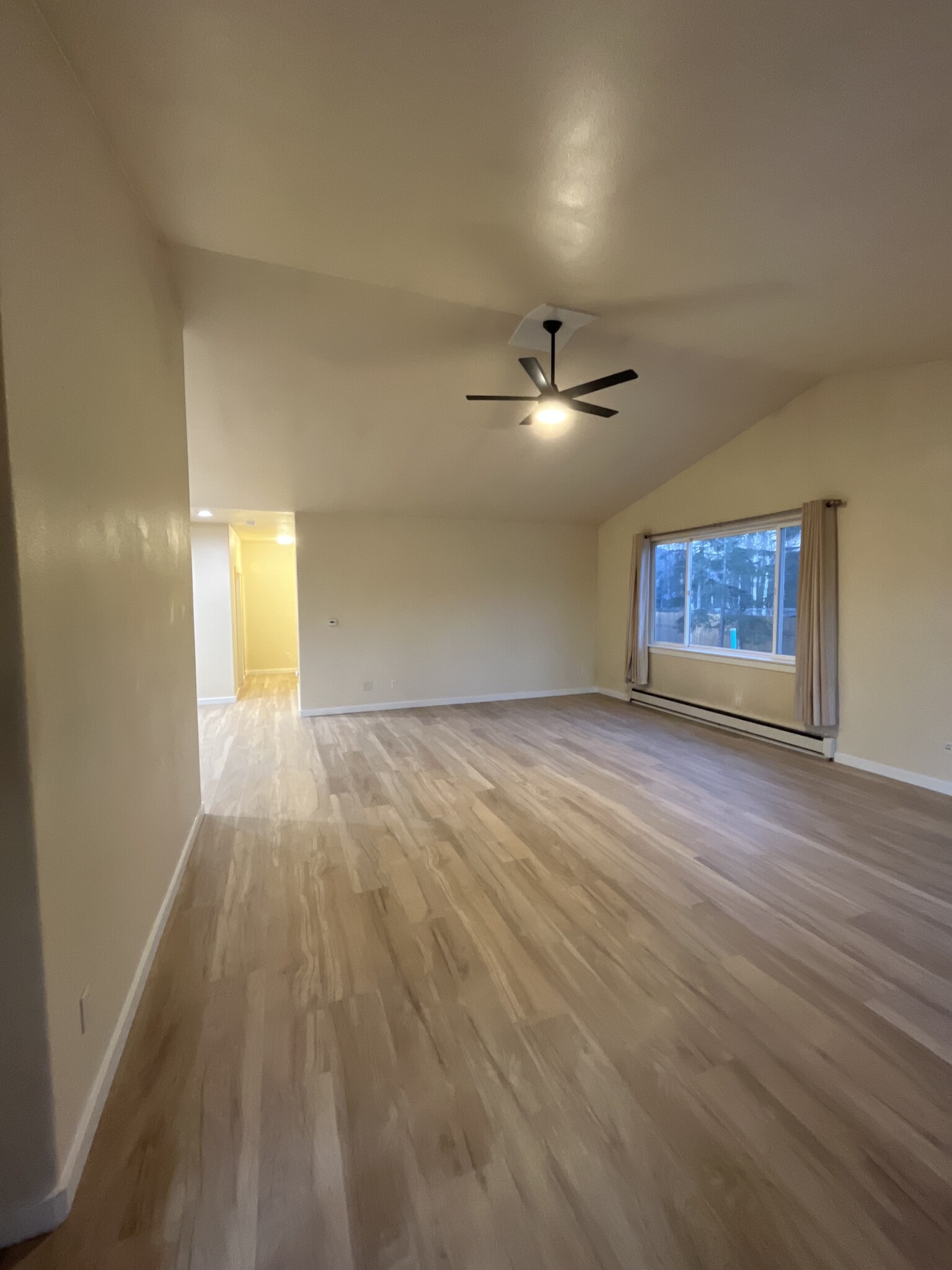 Building Photo - 461 E Heather Way