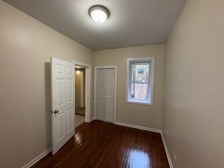 Building Photo - 7423 S St Lawrence Ave