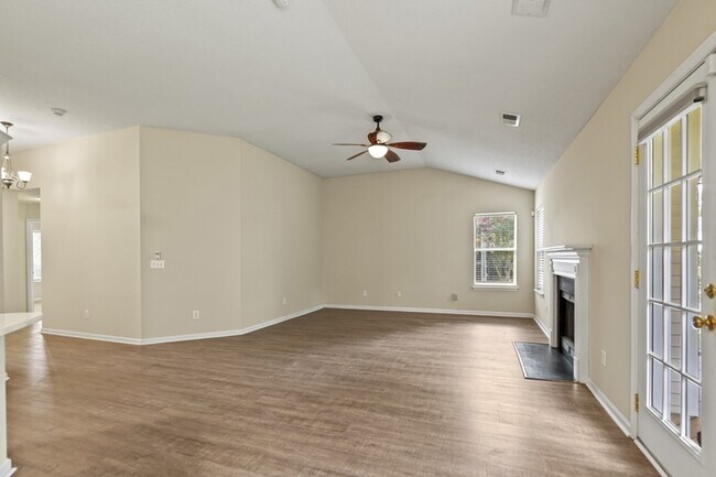 Building Photo - 115 Revolution Dr