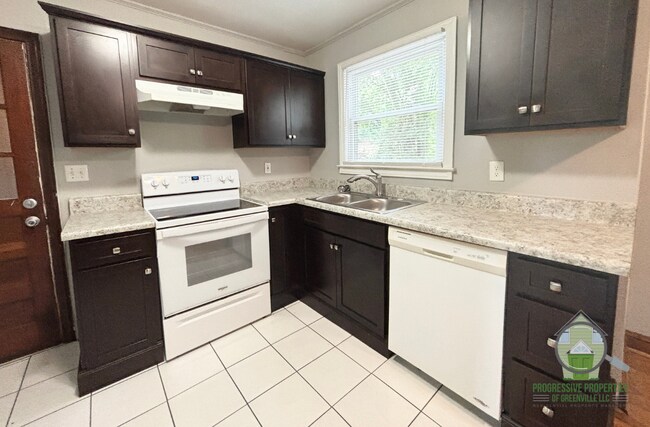 Building Photo - 206 Von Hollen Dr
