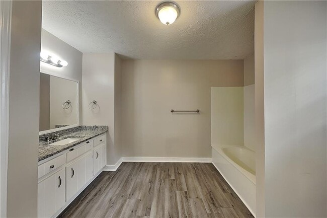 Building Photo - 3932 Fairington Dr