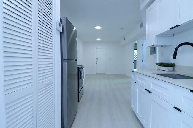 Building Photo - 1814 NW 2nd Ct