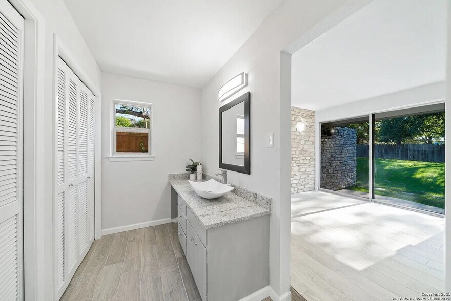 Building Photo - 6302 Handsome Lake Dr