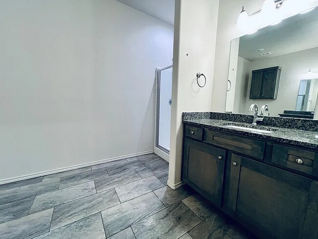 Building Photo - 5518 Kemper St