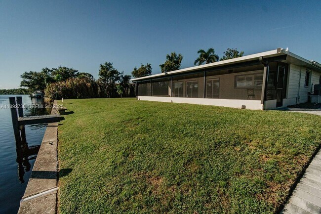 Building Photo - 9675 SW Anchor