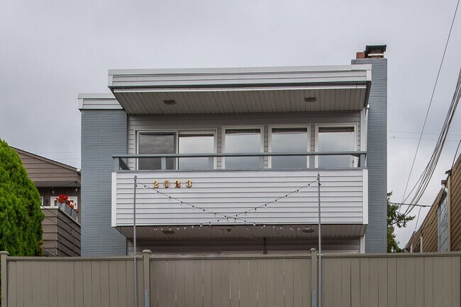 Building Photo - 2023