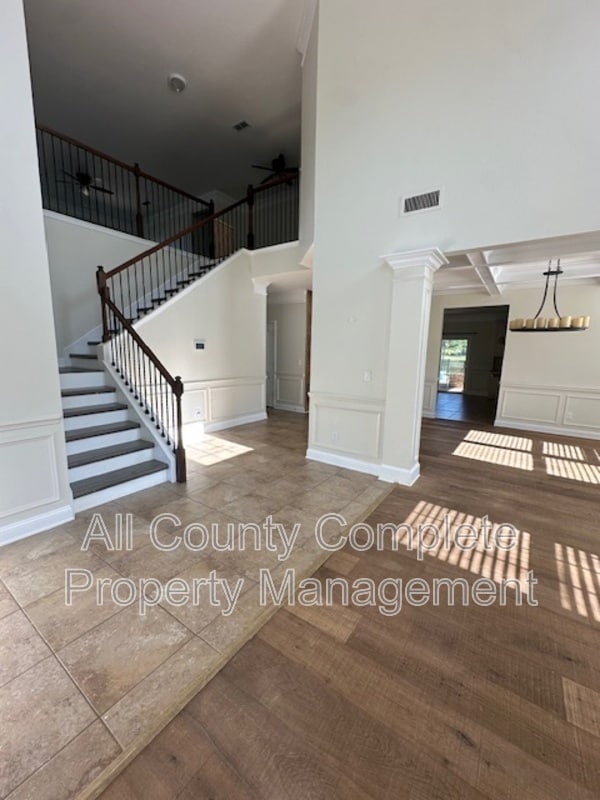 Building Photo - 738 W Kings College Dr