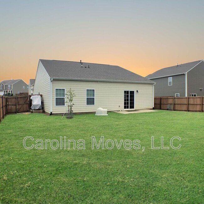 Building Photo - 200 Hartwood Lake Ln