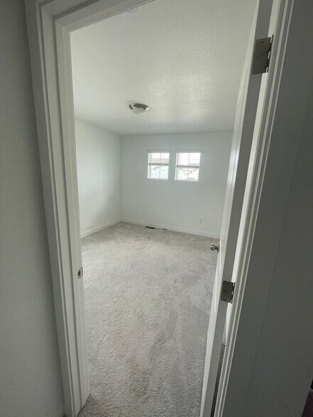 Building Photo - 656 Netta Dr