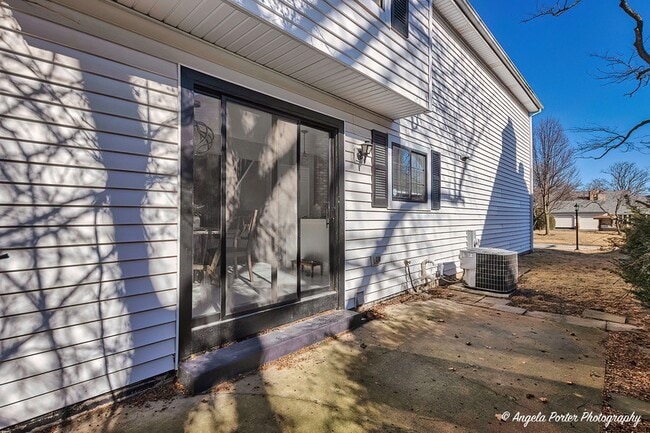 Building Photo - 638 Dordan Ct