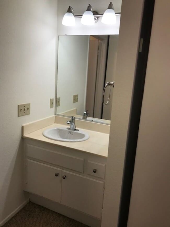 Building Photo - Cute and Cozy 2Br/2Ba Dual Master Condo in Terra Vista II