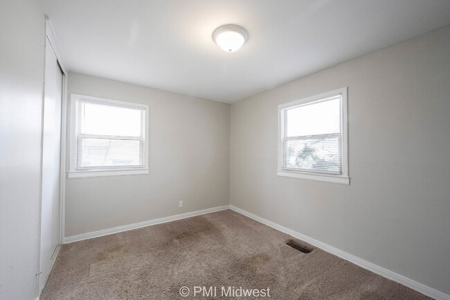 Building Photo - "Charming 3-Bedroom Gem in Indianapolis wi...