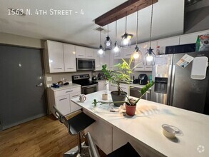 Building Photo - Stunning and Spacious 3 Bedroom Loft! Avai...