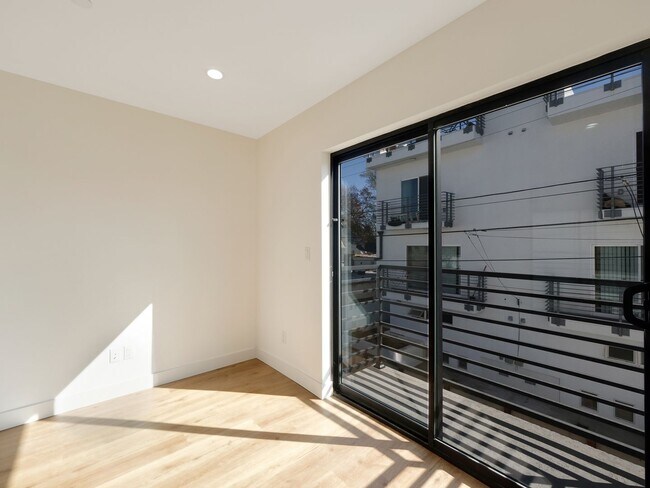 Building Photo - 1856 Redondo Blvd