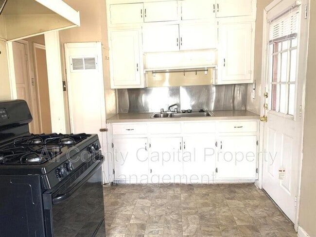 Building Photo - 5210 Guadalupe St