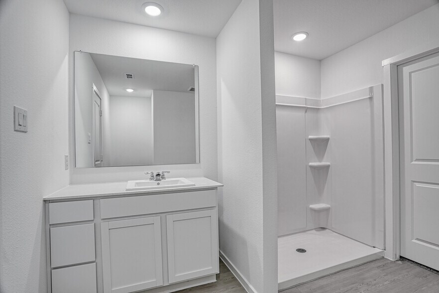 Building Photo - 803 Ginkgo Way