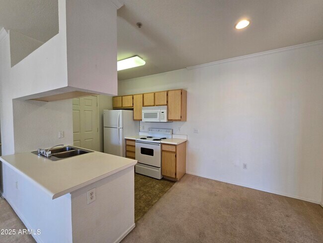 Building Photo - 5345 E Van Buren St