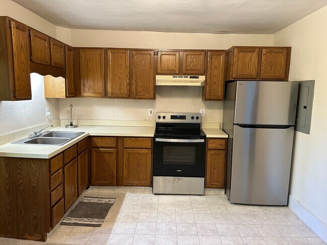 Building Photo - 18 E Salem St