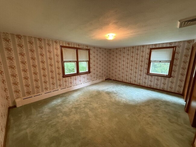 Building Photo - Beautiful 3 Bed, 1 Bath Single Family for Rent in Broad Brook!