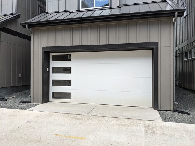 Building Photo - Modern 3-Bedroom Home in Prime Arvada Location