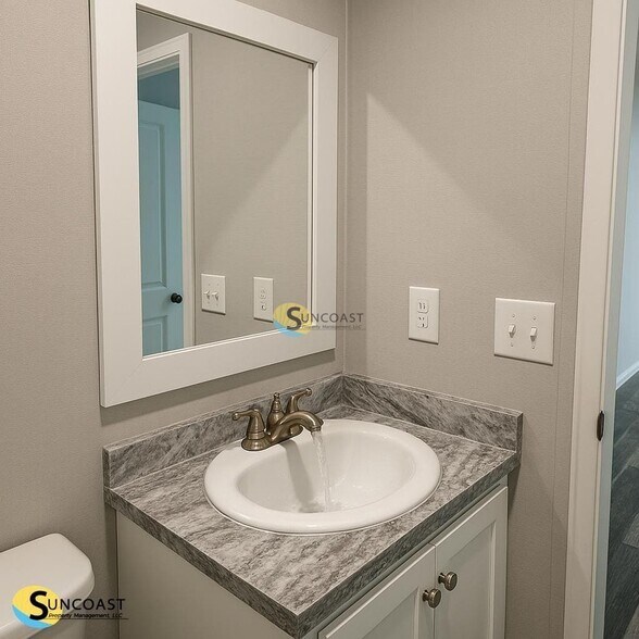 Building Photo - 6568 Coolidge St