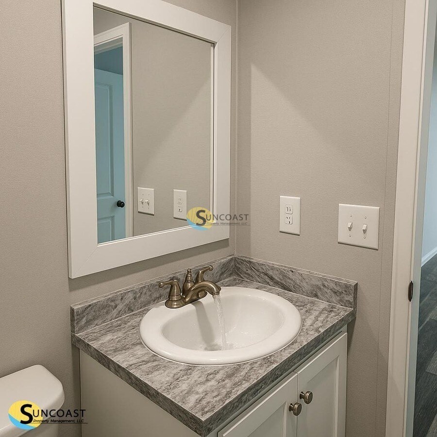 Building Photo - 6568 Coolidge St