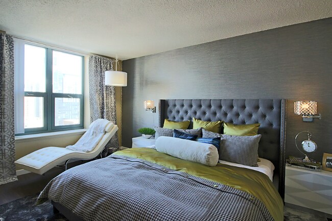 Building Photo - 75 W Superior St