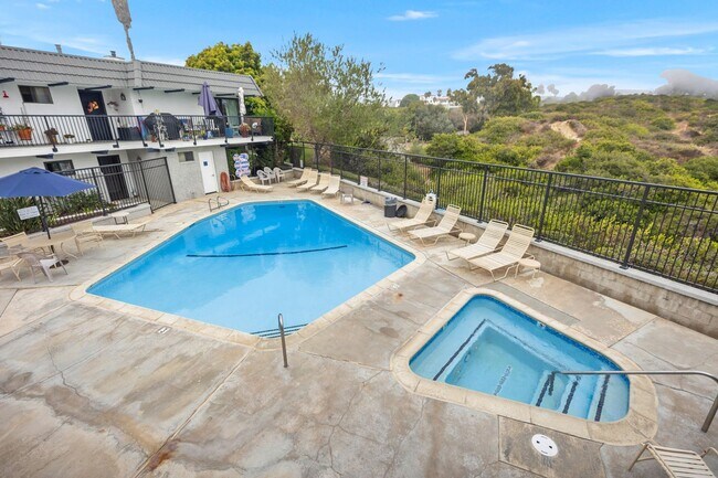 Building Photo - Luxurious 2 Bedroom, 2 Bathroom Condo for Rent