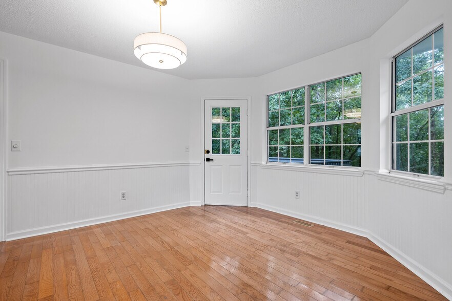 Building Photo - 224 N Brent Dr