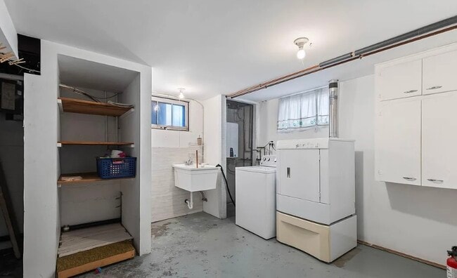 Building Photo - Move in ready