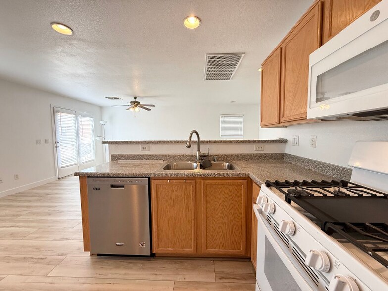 Building Photo - 10448 Wild Bill Ct