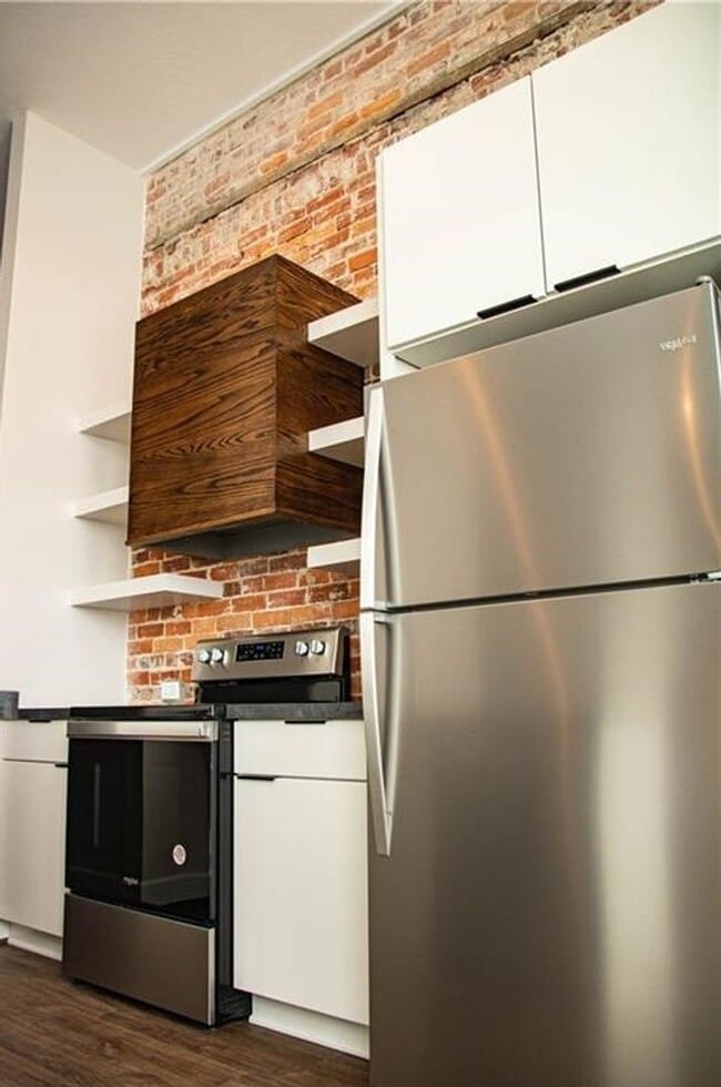 Building Photo - One Bedroom Apartment