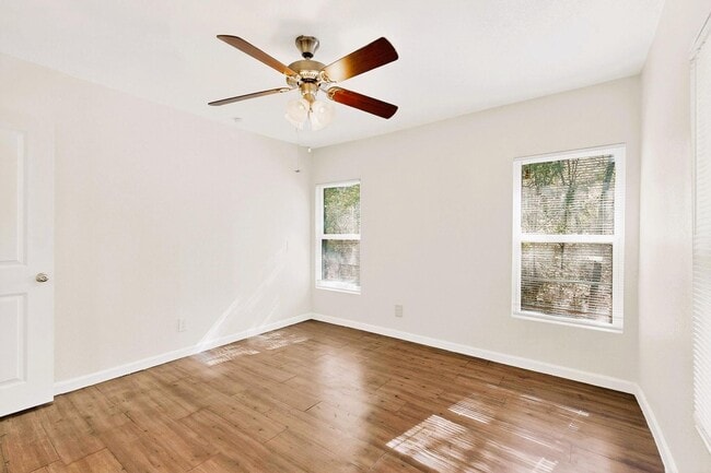 Building Photo - Beautifully Updated 3-Bed, 2-Bath Home in Quiet Greenville Neighborhood