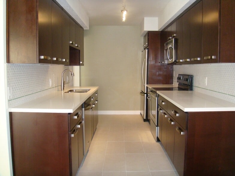 Building Photo - 1730 Camino Palmero St