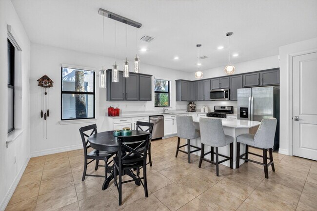 Building Photo - 4651 Pinehurst Trl E