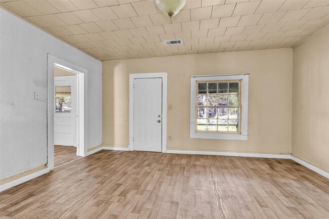 Building Photo - 203 W Powell St