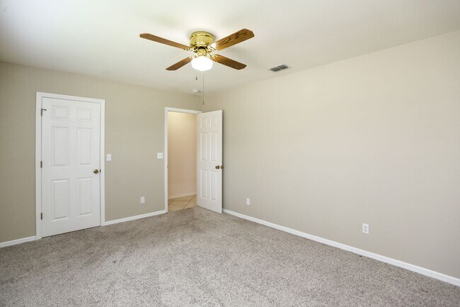 Building Photo - ** LELY COUNTRY CLUB UNFURNISHED 3 BEDROOM...