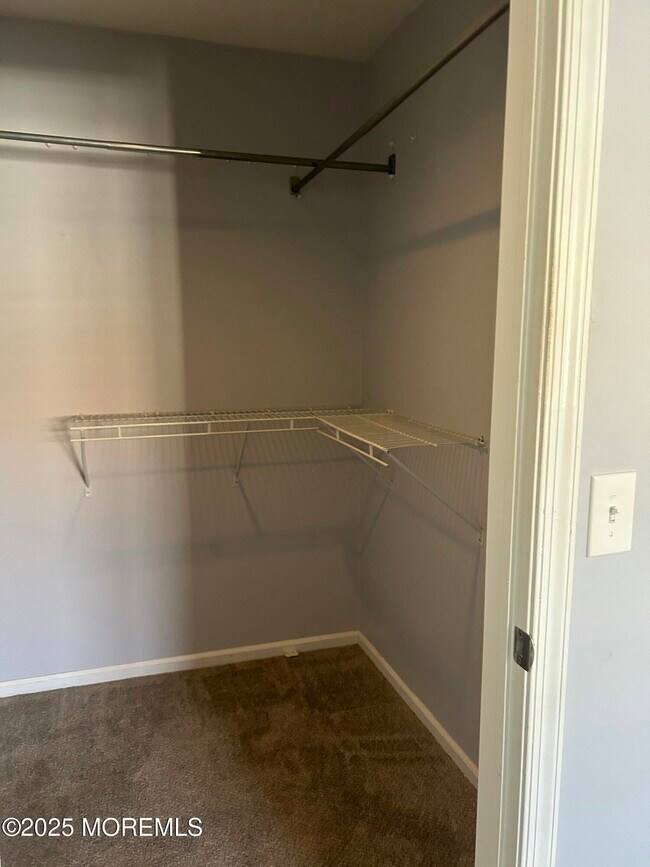 Building Photo - 105 Mt Ln