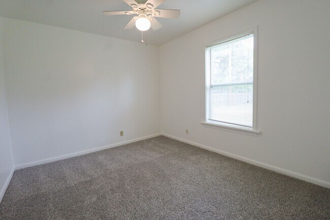 Building Photo - Charming 2 Bed, 1 Bath Home!