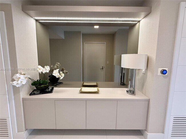 Building Photo - 400 Sunny Isles Blvd