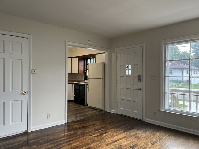 Building Photo - 3-BDR 1-BTH House in Lansing