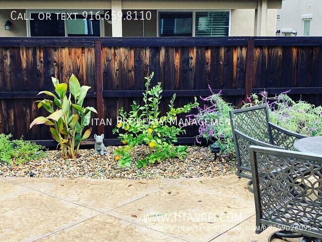 Building Photo - 1033 Oakbriar Cir