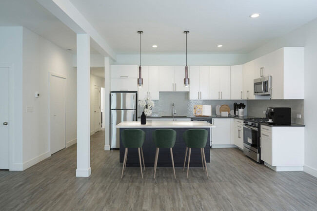 Kitchen - 5487-5491 S. Hyde Park Boulevard