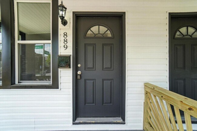 Building Photo - 887-889-889 E Livingston Ave