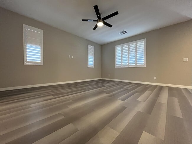 Building Photo - 9742 Zircon Cliff Ave