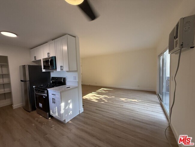 Primary Photo - 3707 S Canfield Ave