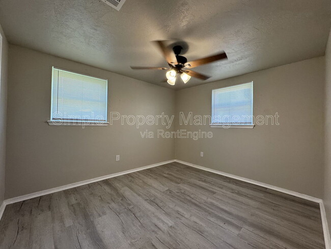 Building Photo - 2403 Muzzy St