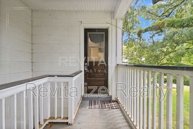 Building Photo - 214 Upham St